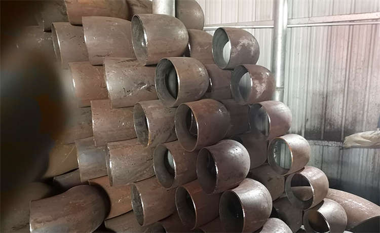 輸水防腐螺旋管廠家，鋼材場(chǎng)走水螺旋管，1620mm螺旋管，800-1000-1200mm鋼立柱