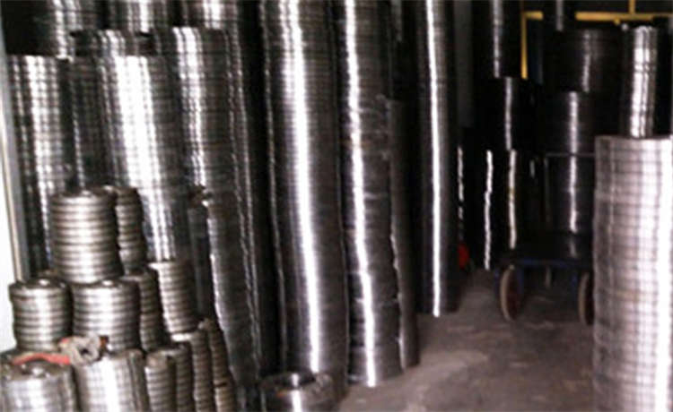 內(nèi)徑1000mm螺旋管，1324mm螺旋焊管，DN1800螺旋鋼管，鋼材場(chǎng)1700mm螺旋焊管